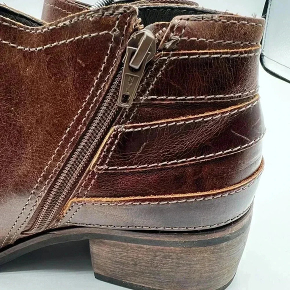 Matisse Kate Ankle Booties 8 M Womens Smooth Distressed Leather Buckle Strap Zip - Picture 11 of 16